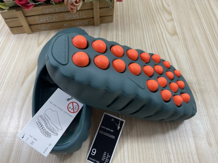 Nike Mind 001 