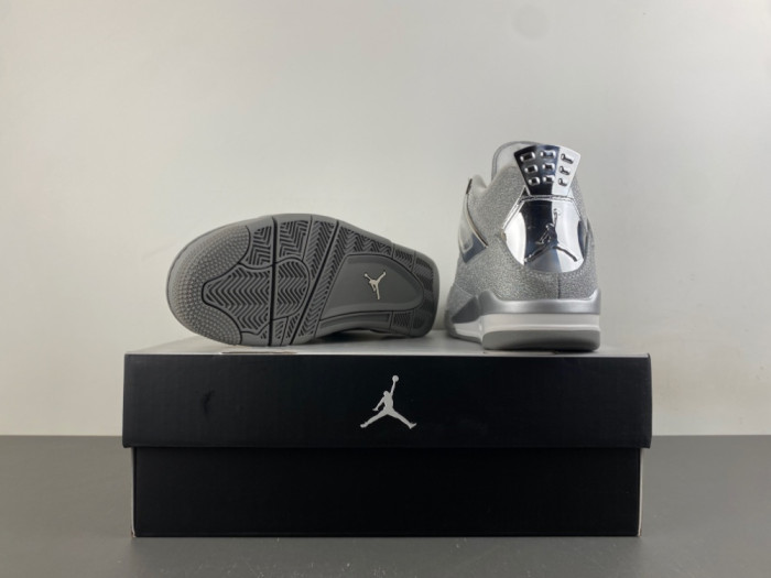 Air Jordan 4 “Glitter Glove” FQ8138-092