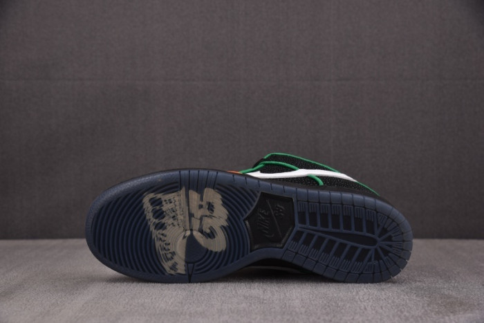SB Dunk Low Bronx Girls Skate - HV1664-001
