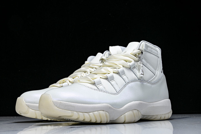 Jordan 11 Retro Pearl - AR0715-110