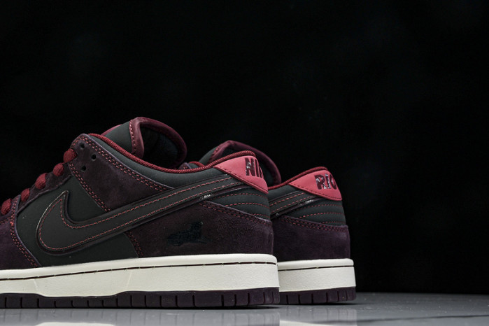 Riot Skateshop Nike SB Dunk Low FZ1289-200