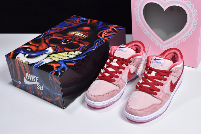 strangelove x nike sb dunk low sb ct2552-800