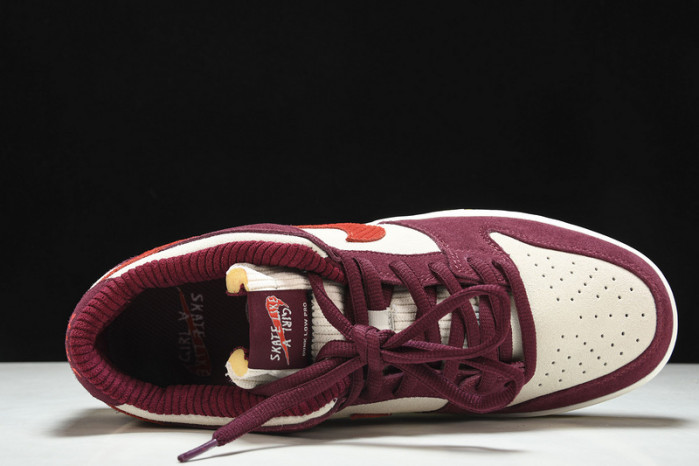 skate like a girl x nike sb dunk low dx4589-600