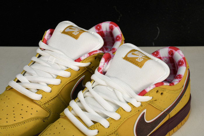 nike sb dunk low yellow lobster men