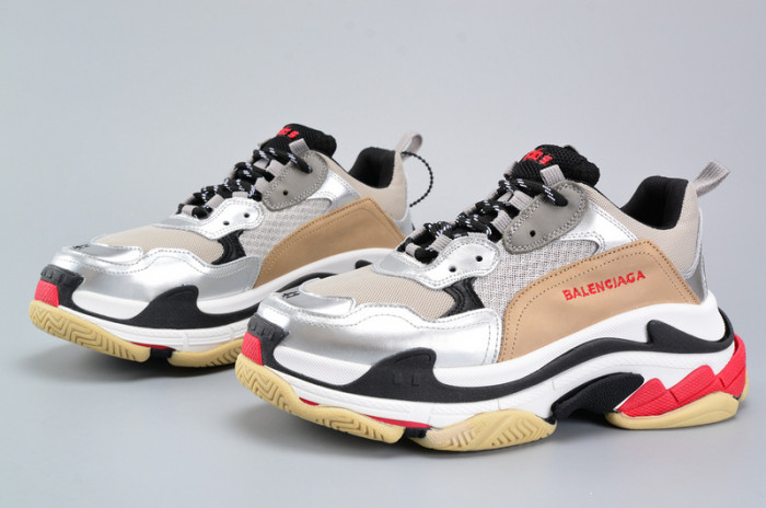 bl 17fw triple s 656686-w06g0-1001