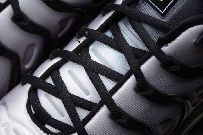 nike air vapormax plus black volt 924453-009